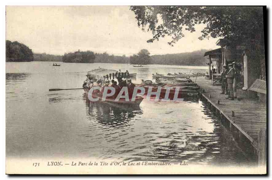 CPA Lyon Le Parc de la Tete d'Or Le Lac et l'Embarcadere 