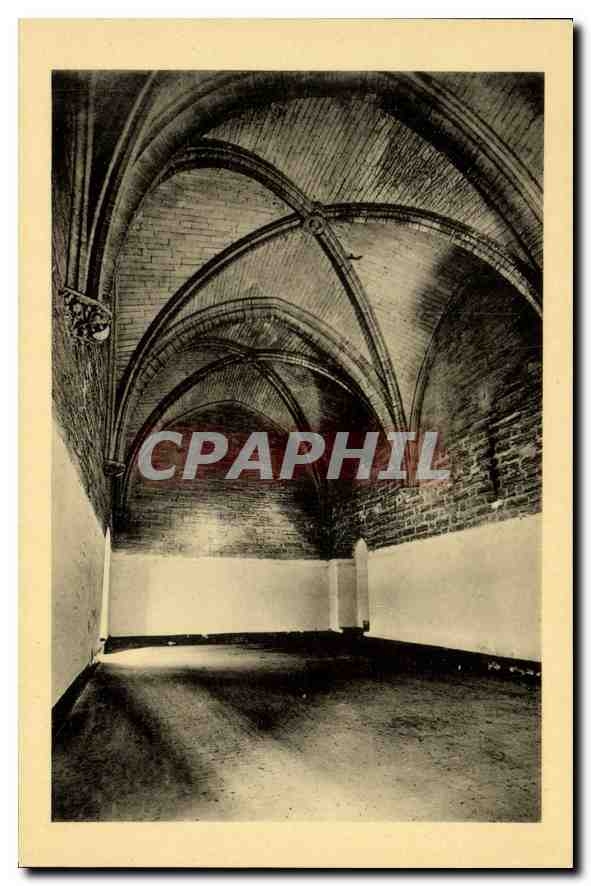 Château de Tarascon — Grande salle voutée du 2e étage — Édition des Monuments Historiques, Paris