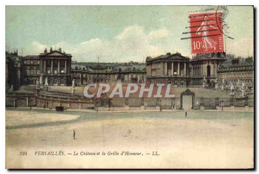 CPA Versailles Le Chateau et la Grille d'Honneur 