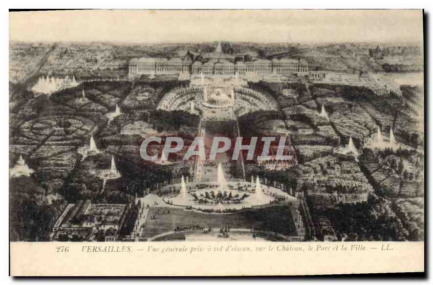 CPA Versailles Vue generale prise a vol d'oiseau sur le Chateau le Parc et la Ville 