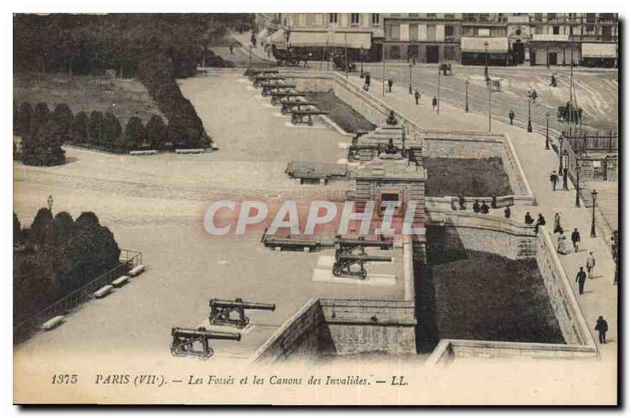 CPA Paris VII Les Fosses et les Canons des Invalides 