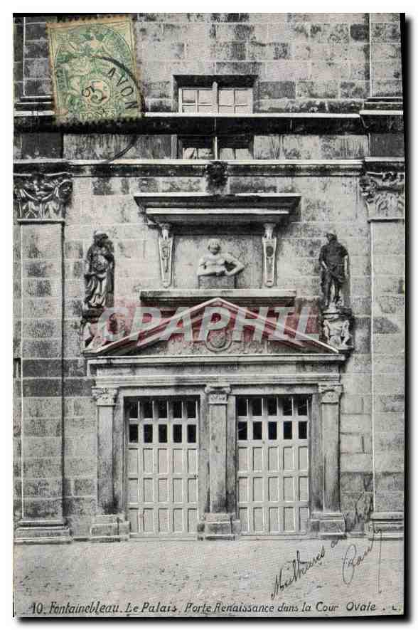 Fontainebleau. Het Paleis. Renaissancepoort in de Ovale Hof — L.Y. & Cie