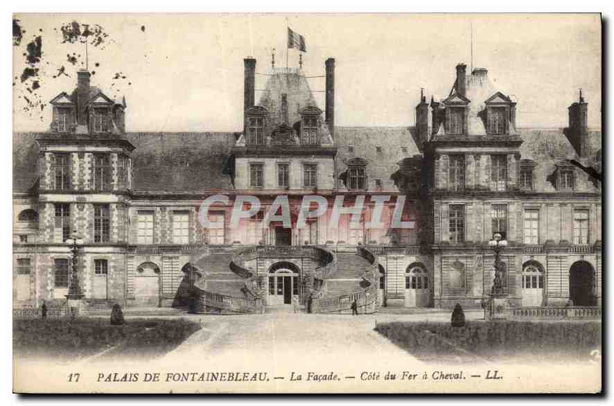 Palacio de Fontainebleau — La Fachada — Lado del Fer à Cheval — LL.