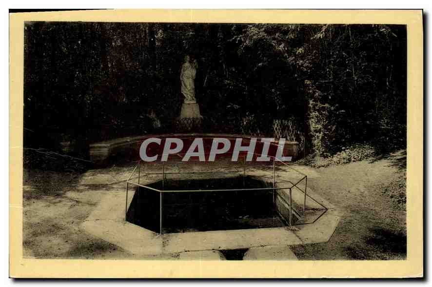 Fontainebleau — Château et jardin avec statue — Édition des Musées Nationaux