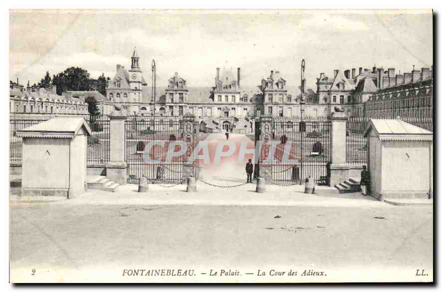 Fontainebleau — El Palacio — La Cour des Adieux — LL.