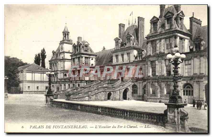 Palais de Fontainebleau — L'Escalier du Fer à Cheval — LL.