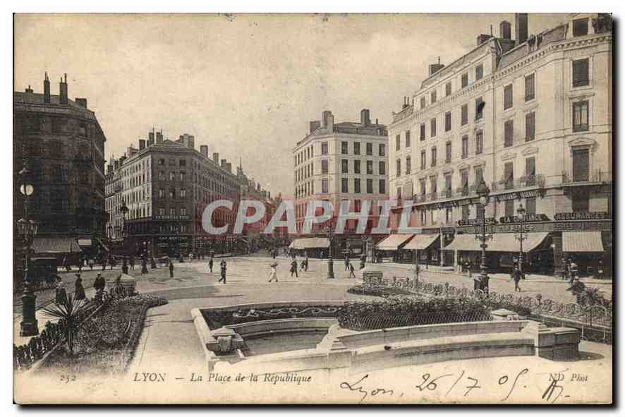 CPA Lyon La Place de la Republique