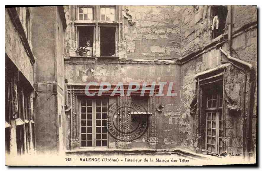 CPA Valence (Drome) Interieur de la Maison des Tetes
