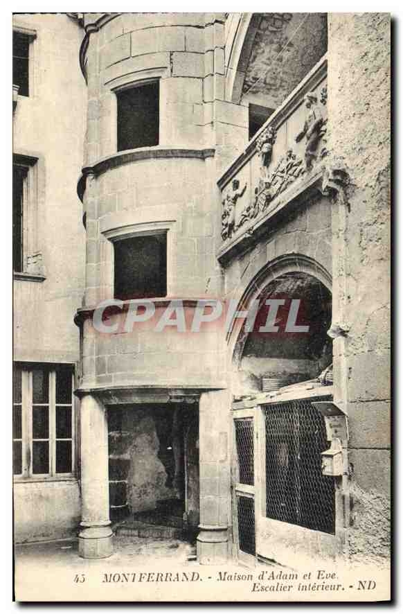 Montferrand - Maison d'Adam et Ève. Escalier intérieur.