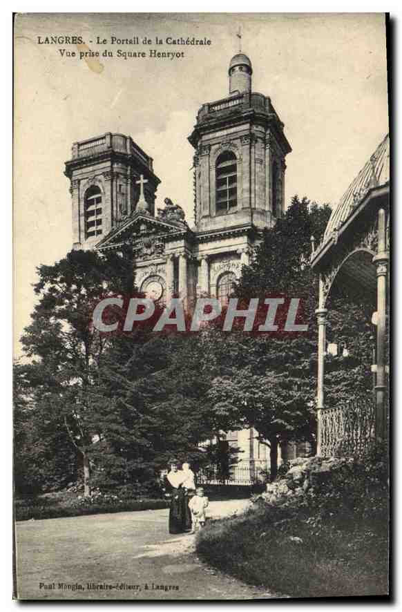 Langres - Le Portail de la Cathédrale - Vue prise du Square Henryot - Paul Mongin, libraire-éditeur, à Langres