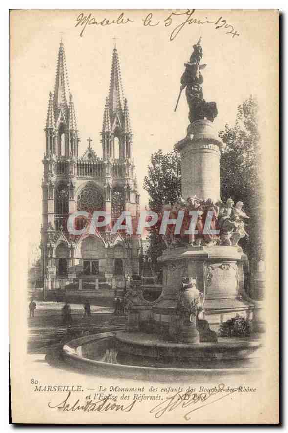 CPA Marseille Le Monument des enfants des Bouches du Rhone et l'Eglise des Reformes