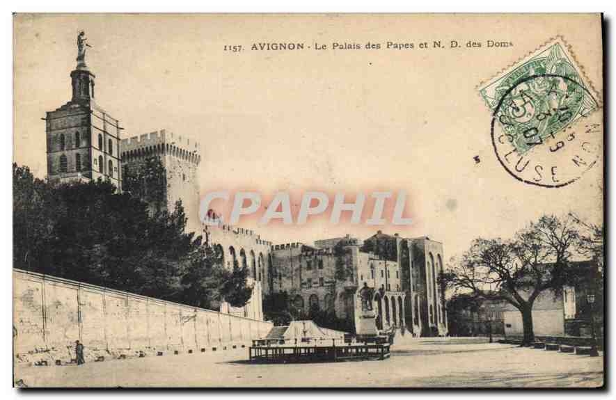 CPA Avignon (Vaucluse) Le Palais des Papes et N D des Doms