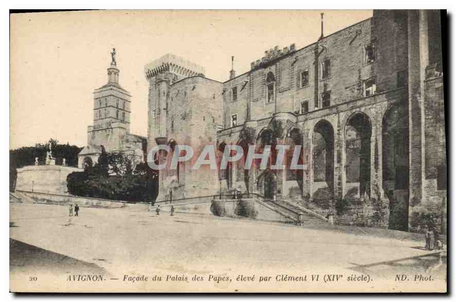 Avignon — Façade du Palais des Papes, élevé par Clément VI (XIVe siècle) — ND. Phot.
