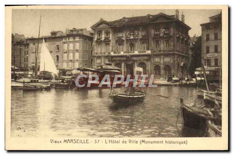 CPA Vieux Marseille l'hotel de Ville Monument historique Bateaux
