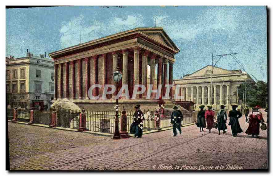 CPA Nimes la Maison carree et le Theatre 