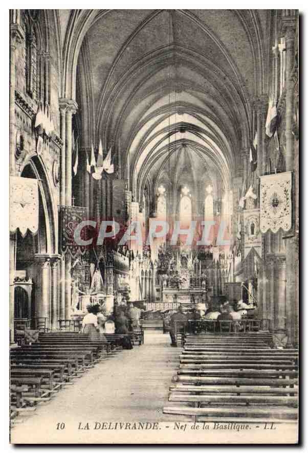 CPA Le Delivrande Nef de la Basilique 