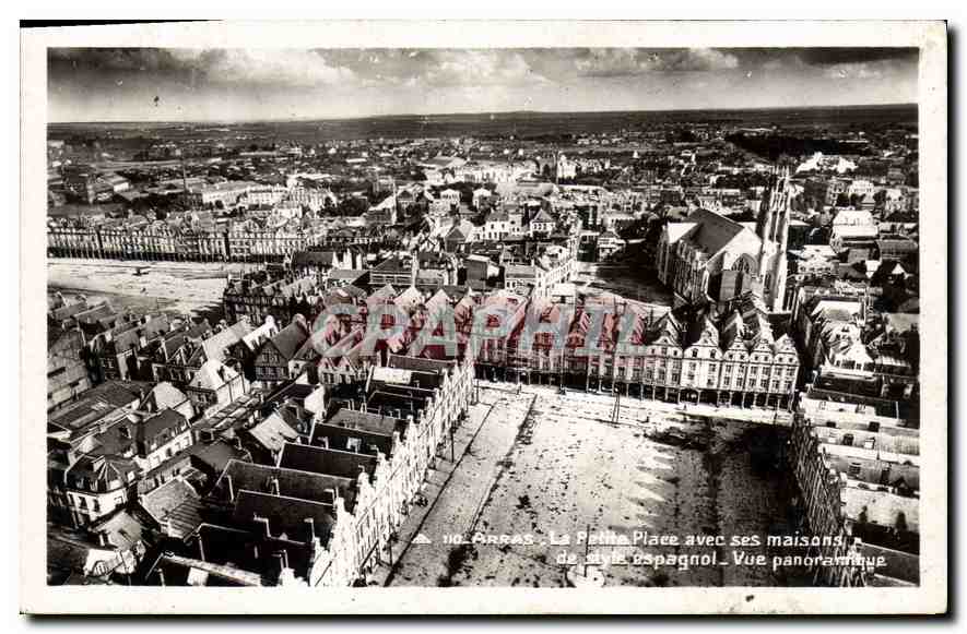 Arras - La Petite Place avec ses maisons de style espagnol - Vue panoramique