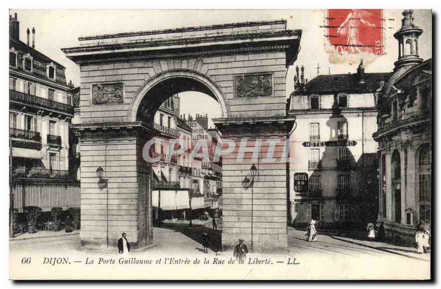 Dijon — La Porte Guillaume et l'Entrée de la Rue de la Liberté — LL.