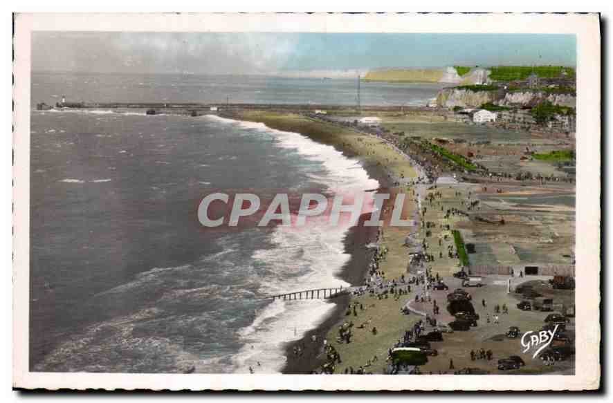 CPA Dieppe Seine Inf La Plage et les Jetees du Port 