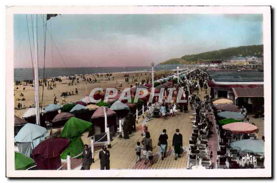 CPA Deauville La Promenade des Planches 