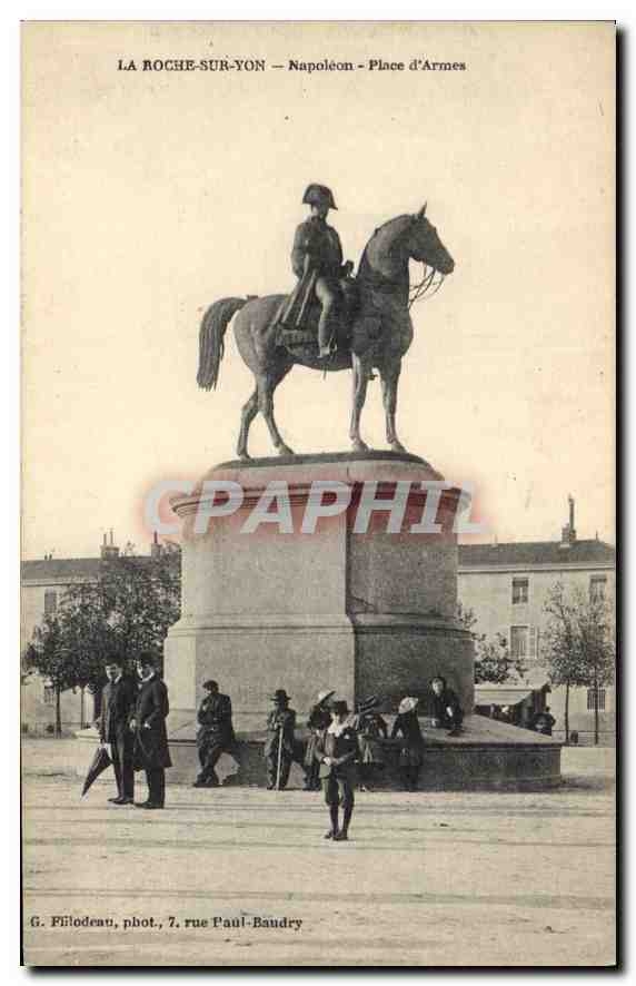 La Roche-sur-Yon — Statue de Napoléon à la Place d'Armes — G. Filodeau, phot. 7, rue Paul-Baudry