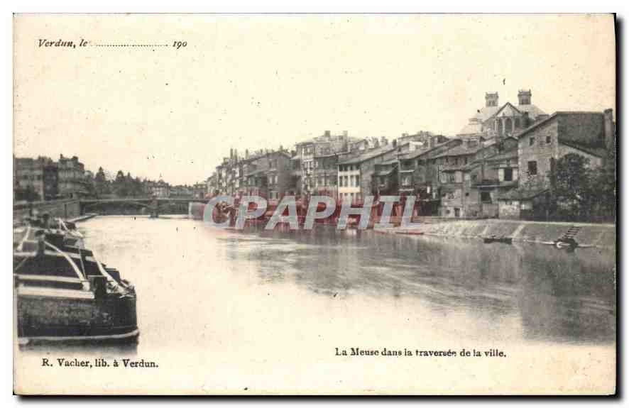 CPA Verdun La Meuse dans la traverse de la Ville 