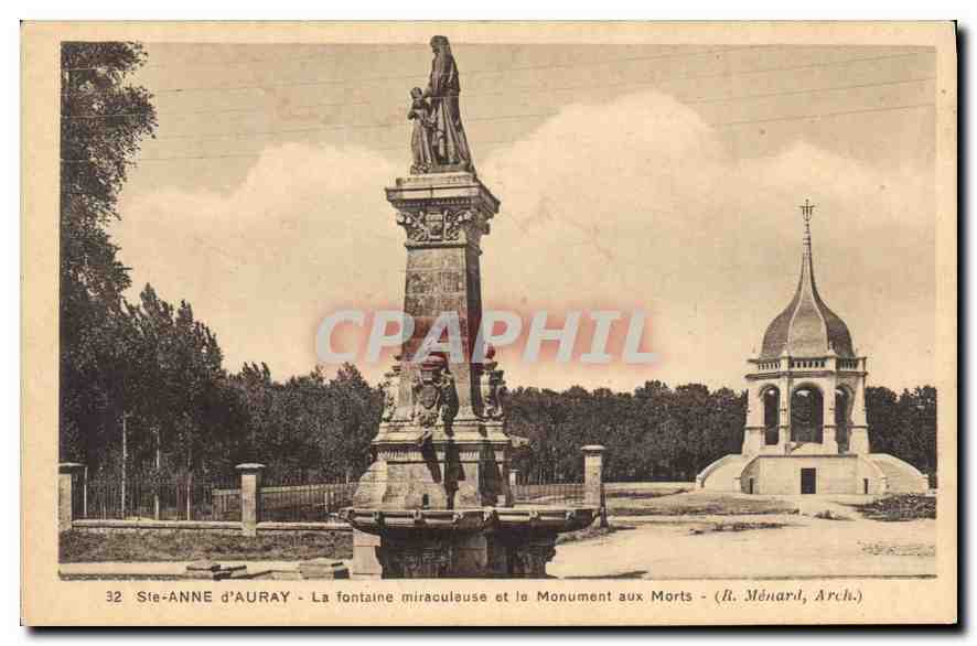 CPA Ste Anne d'Auray La fontaine miraculause et le Monument aux Morts 