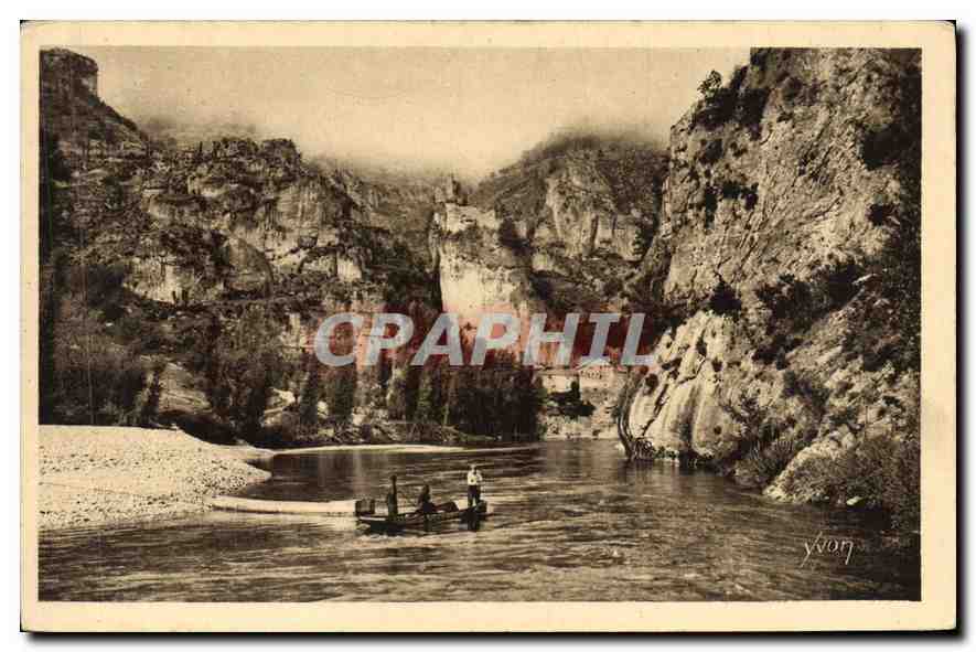 CPA Gorges du Tarn Castelbouc Lozere Le Tarn au pied du Village et du Vieux Chateau 