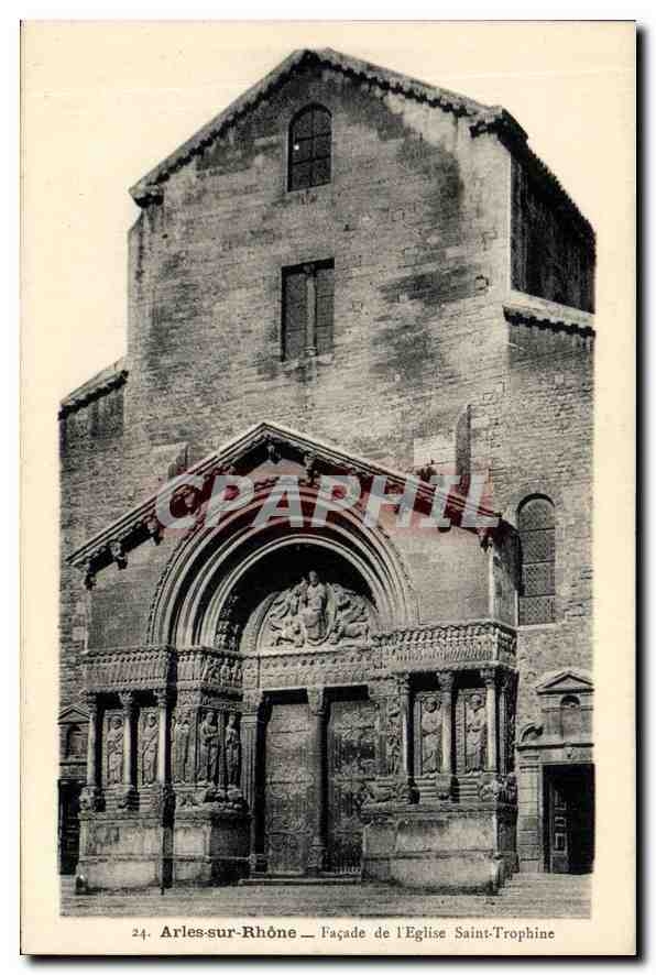CPA Arles sur Rhone Facade de l'Egluse Saint Trophine 