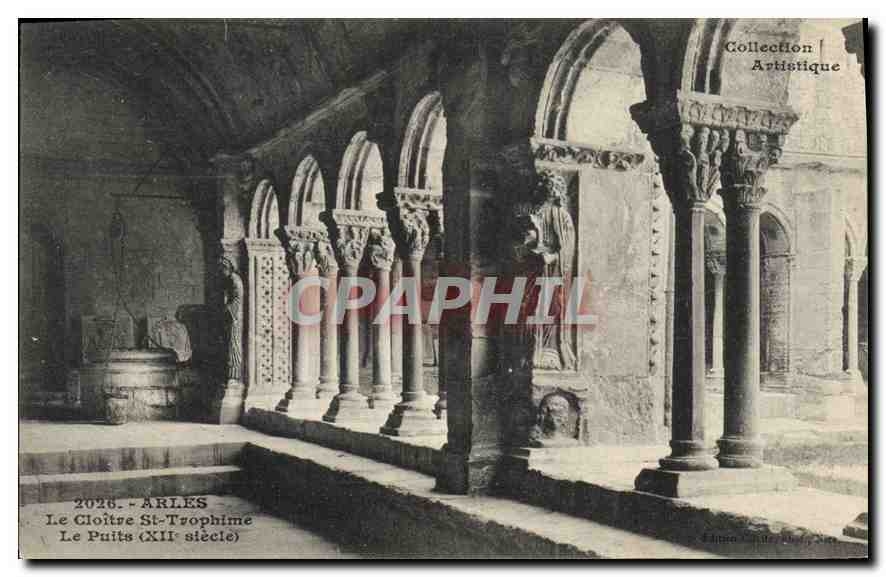 CPA Arles Le Cloitre St Trophime Le Puits XII siecle 