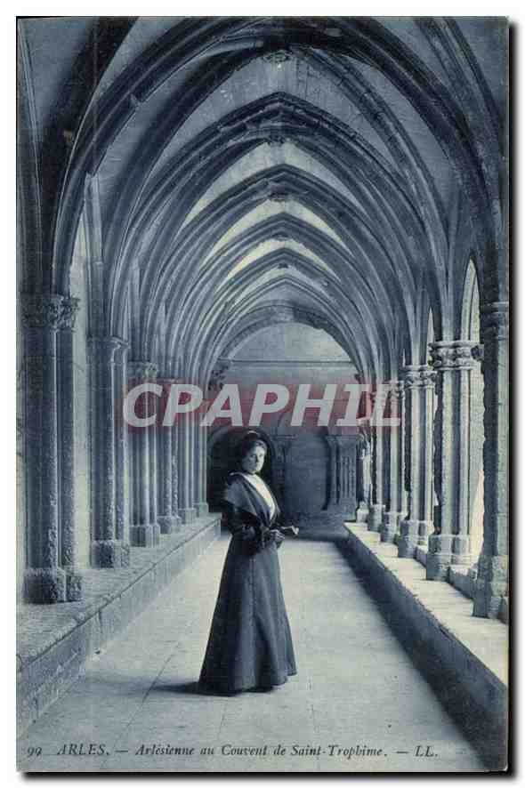 Arles — Arlésienne au Couvent de Saint-Trophime — LL. n°99