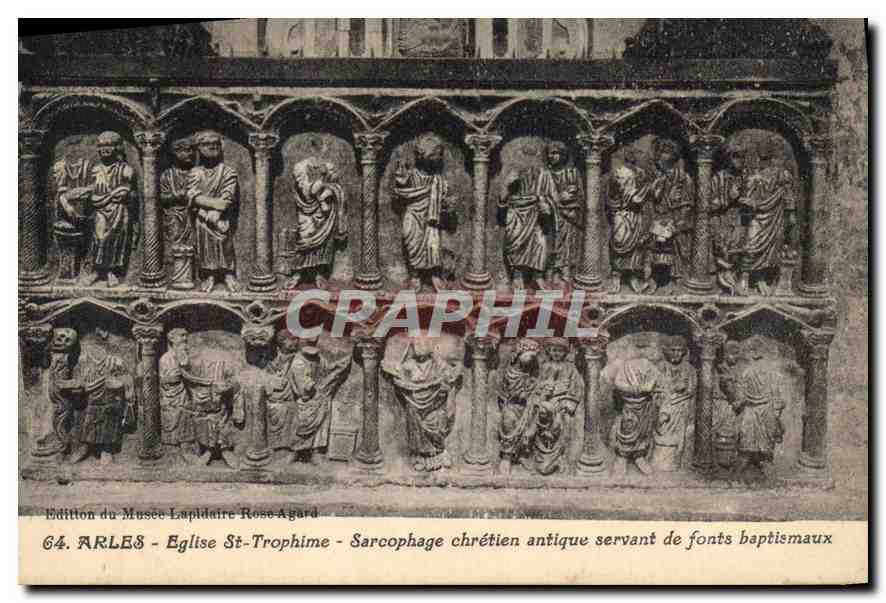 CPA Arles Eglise St Trophime Sarcophage chretien antique servant de fonts baptismaux 