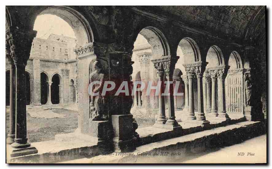 Cours de Saint-Trophime, Galerie du XIIe siècle — Arles — ND Phot