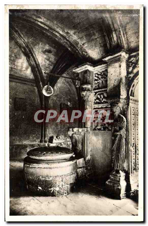 Arles-en-Provence — Cloître Saint-Triphyme — Le Puits