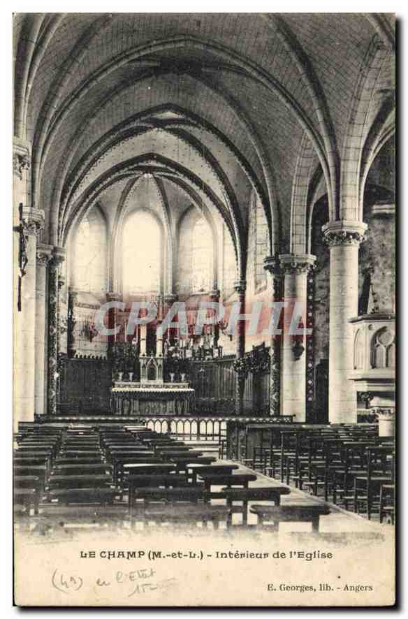 CPA Le Camp M et L Interieur de l'Eglise 