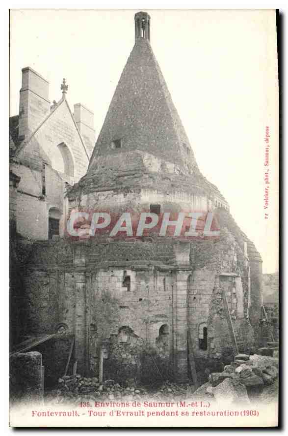 CPA Environs de Saumur M et L Fontevrault Tour d'Evrault pendant sa restauration 