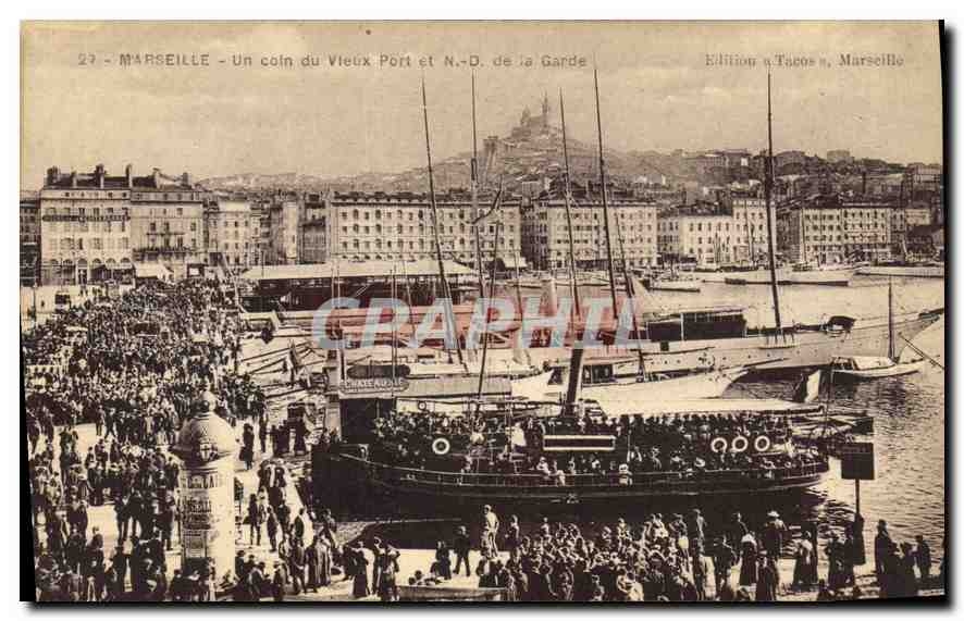 CPA Marseille Un coin du Vieux Port et ND de la Garde Bateaux