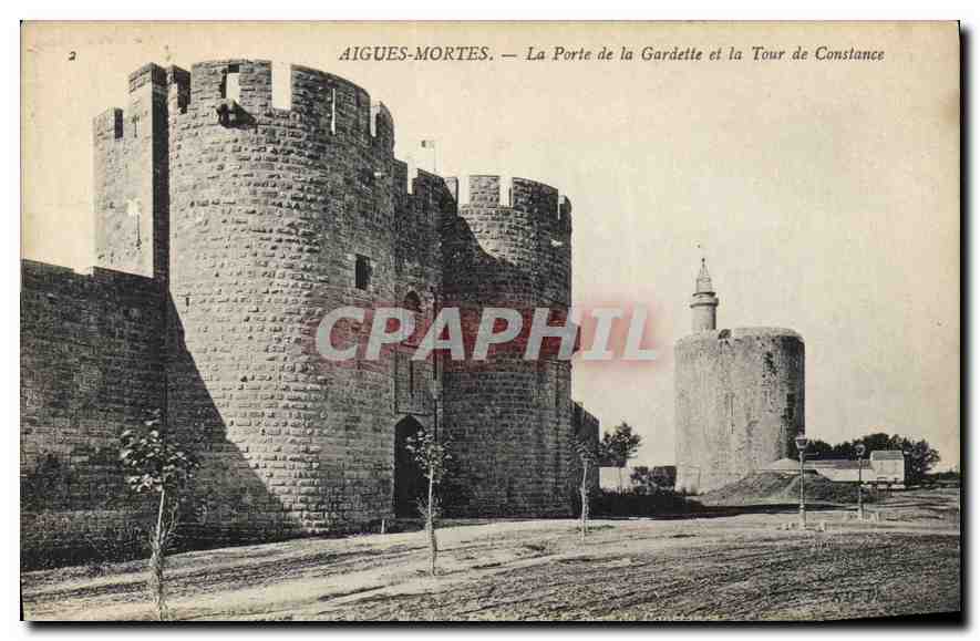 CPA Aigues Mortes La Porte de la Gardette et la Tour de Constance 
