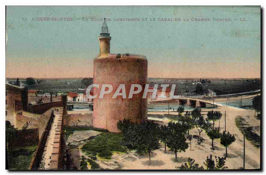 CPA Aigues Mortes La Tour de Constance et le Canal de la Grande Robine 