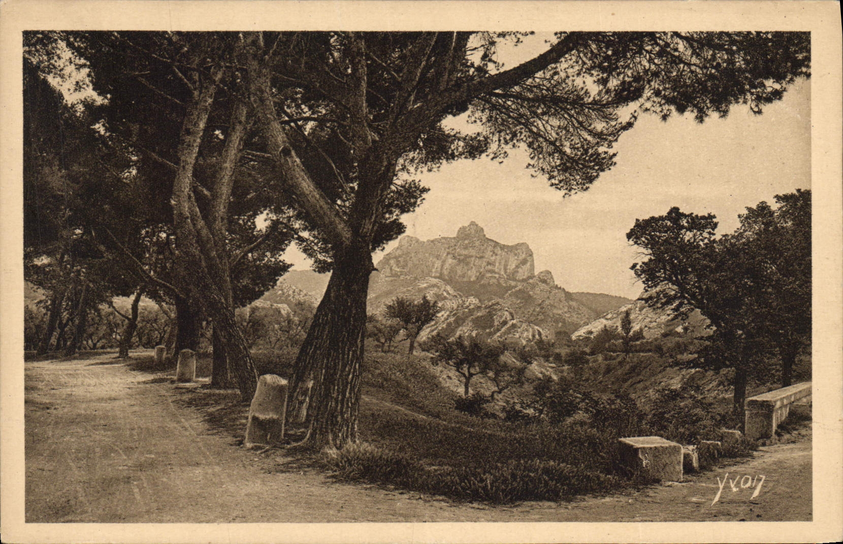 Les Alpilles vues de la Route de St-Rémy aux Baux — Édition d'Art YVON, France