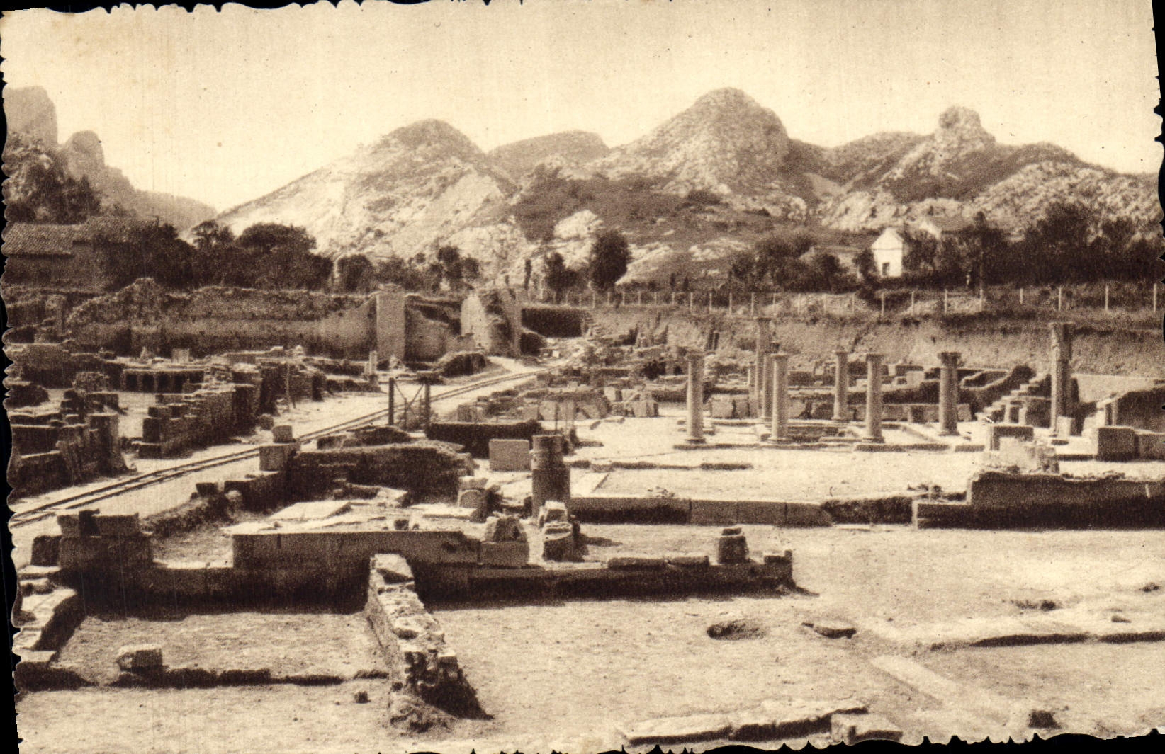 Fouilles de Glanum — St-Rémy-de-Provence — Photo George — n°564