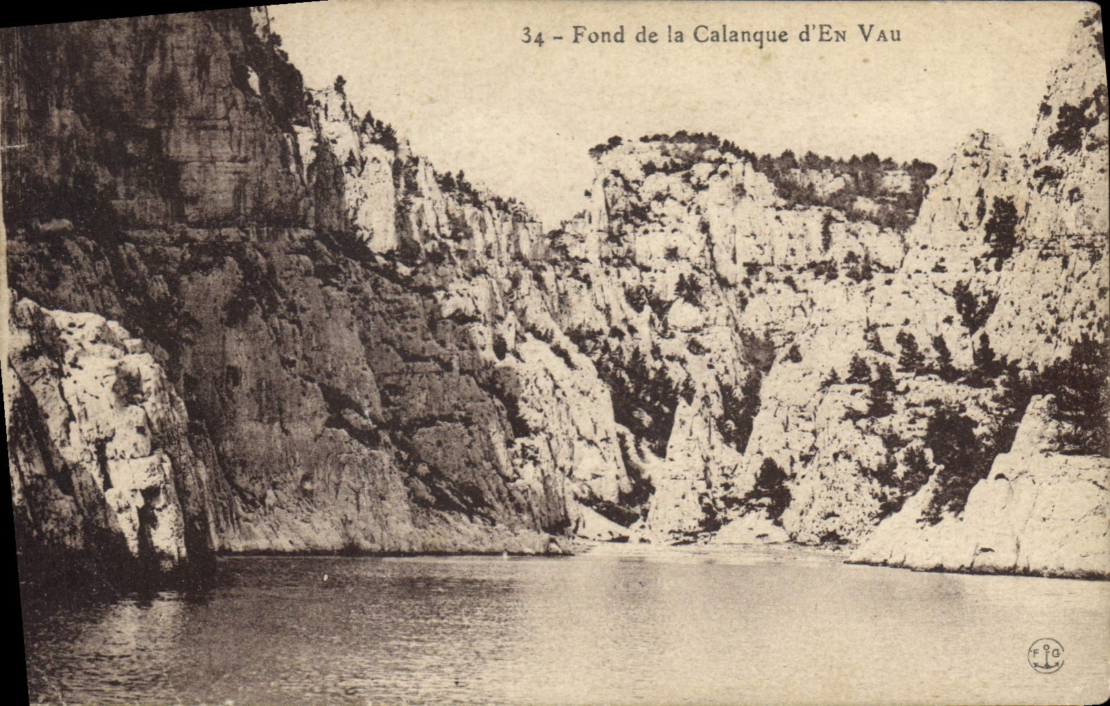 Fond de la Calanque d'En Vau — vue panoramique — n°34