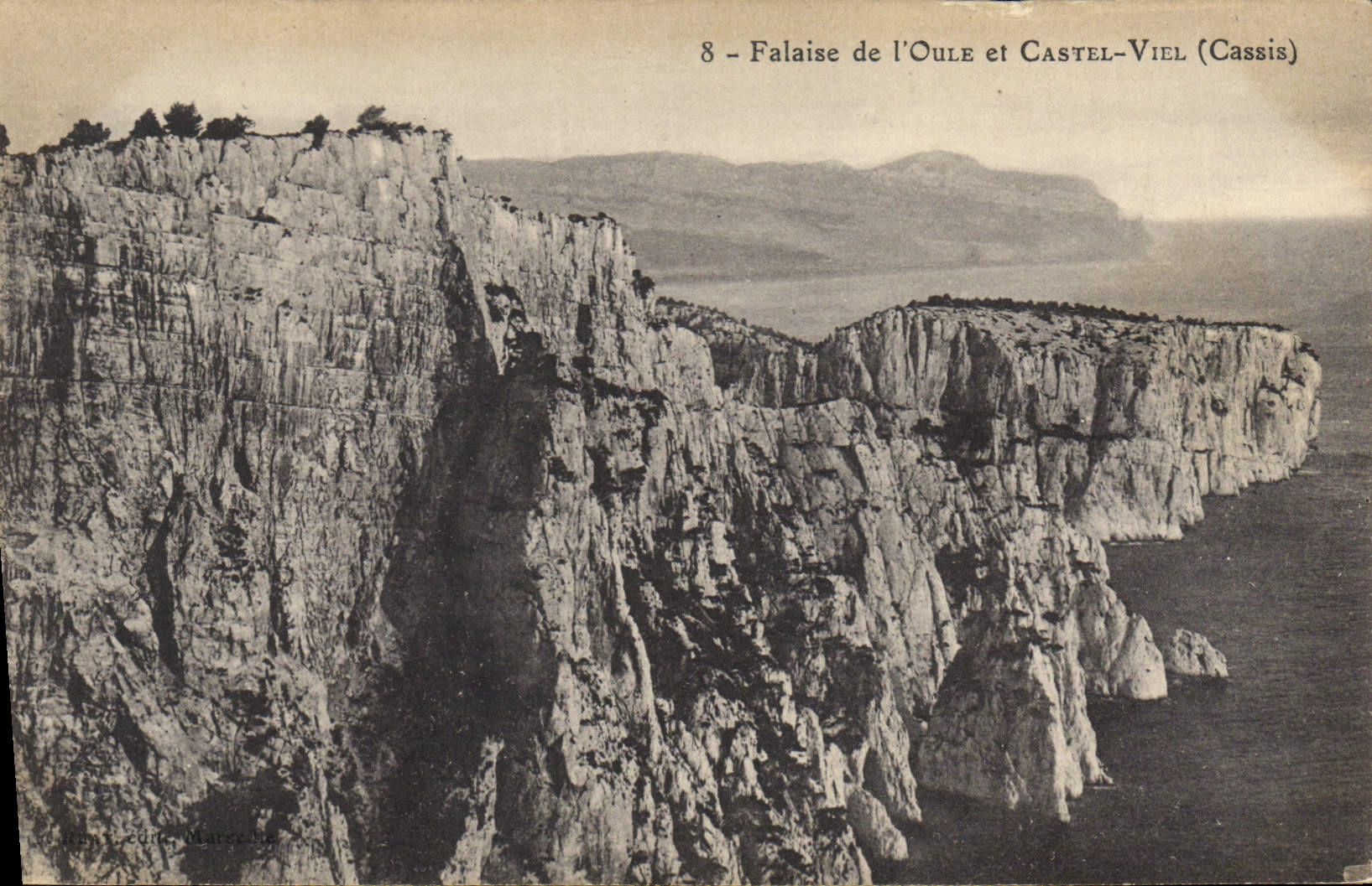 Falaise de l'Oule et Castel-Viel (Cassis) — vue panoramique — série 8, éditeur non identifié