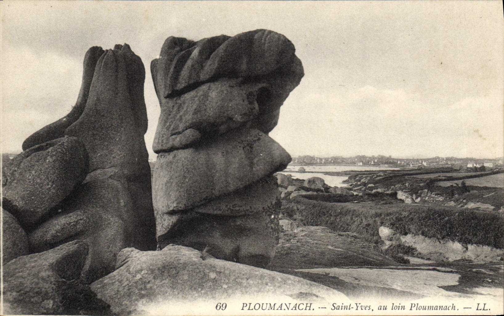 PLOUMANACH — Saint-Yves au loin — LL, n°69