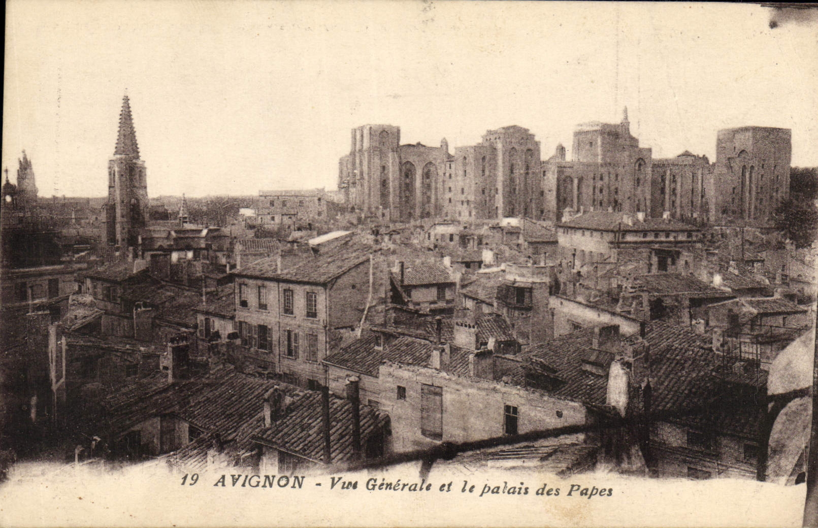 CPA Avignon vue generale et le Palais des Papes 
