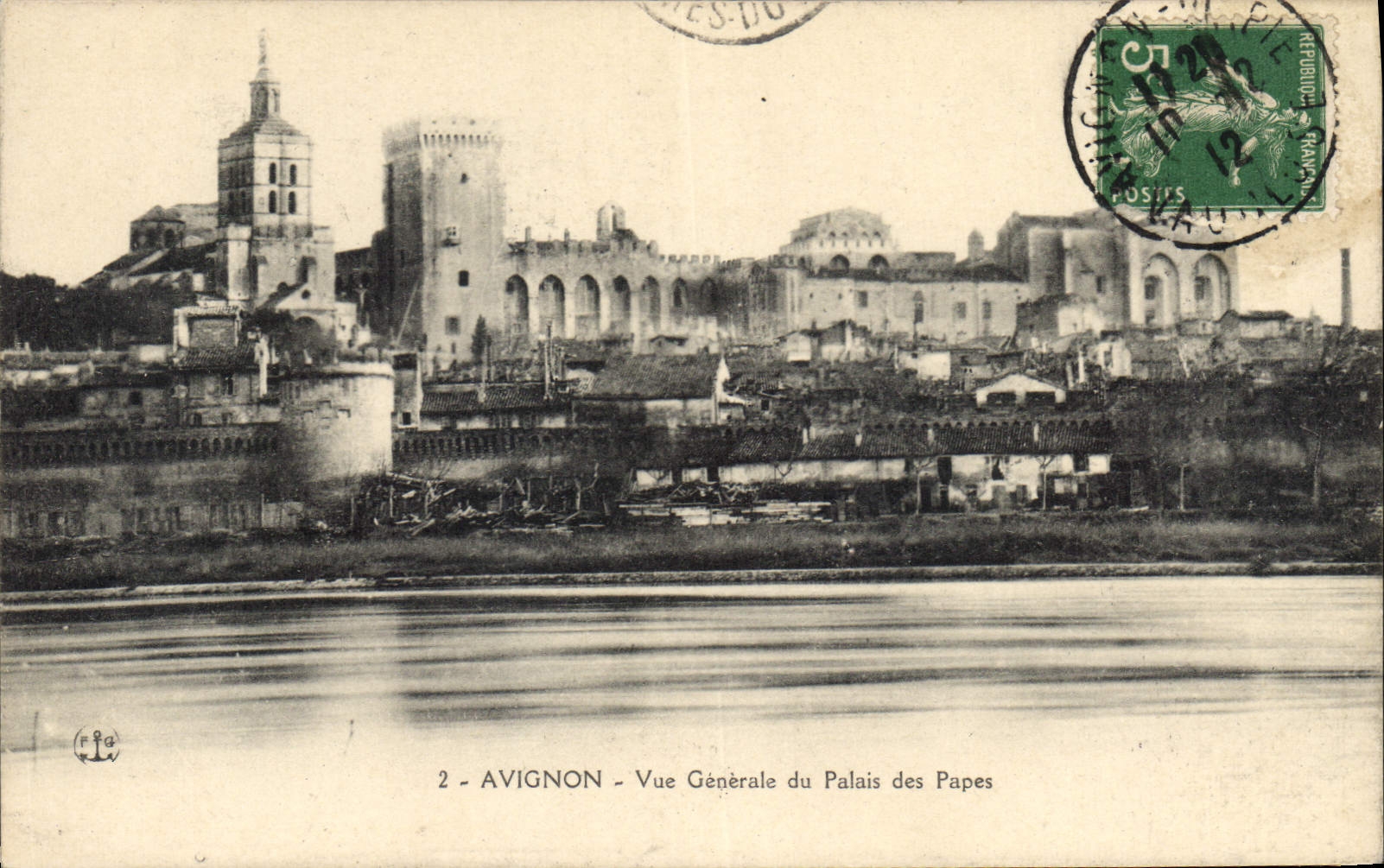 CPA Avignon Vue generale du Palais des Papes 