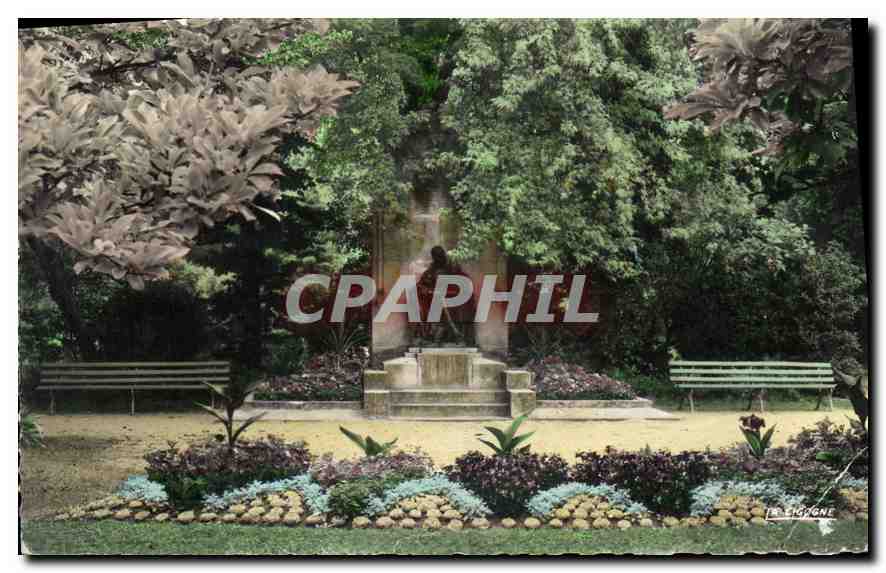 CPA Saint Quentin Aisne Les Champs Elysees Jardin d'Horticulture Monument a l'ecole laique
