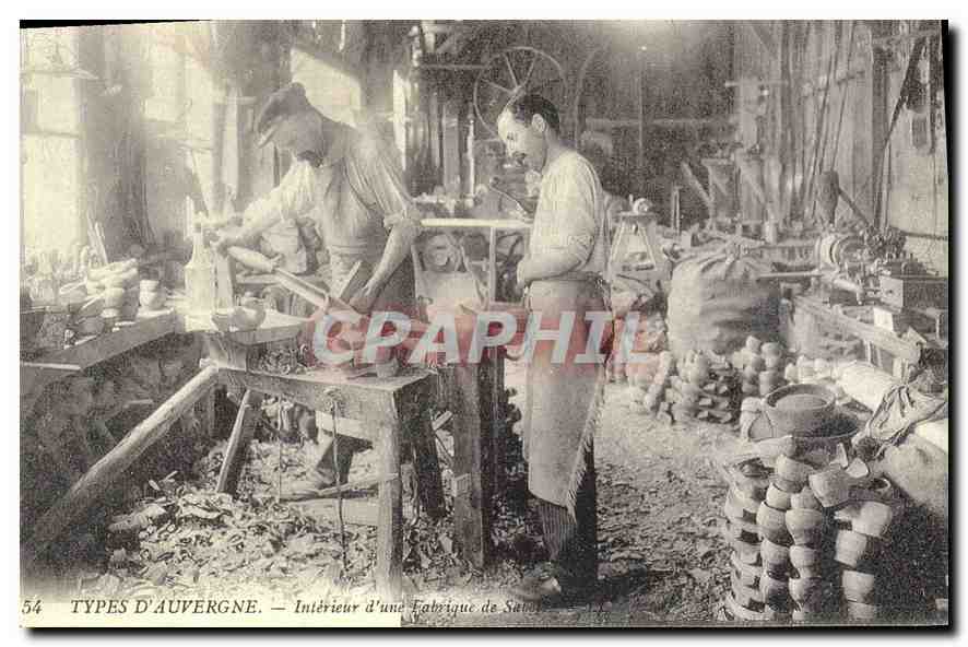 Intérieur d'une Fabrique de Sabots — Auvergne — Types d'Auvergne n°54