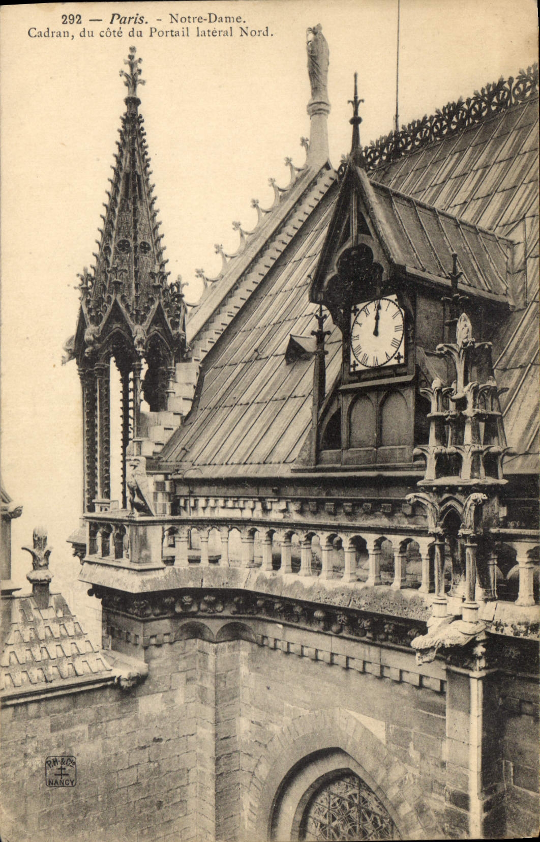 CPA Paris Notre Dame Cadran du cote du Portail lateral Nord 