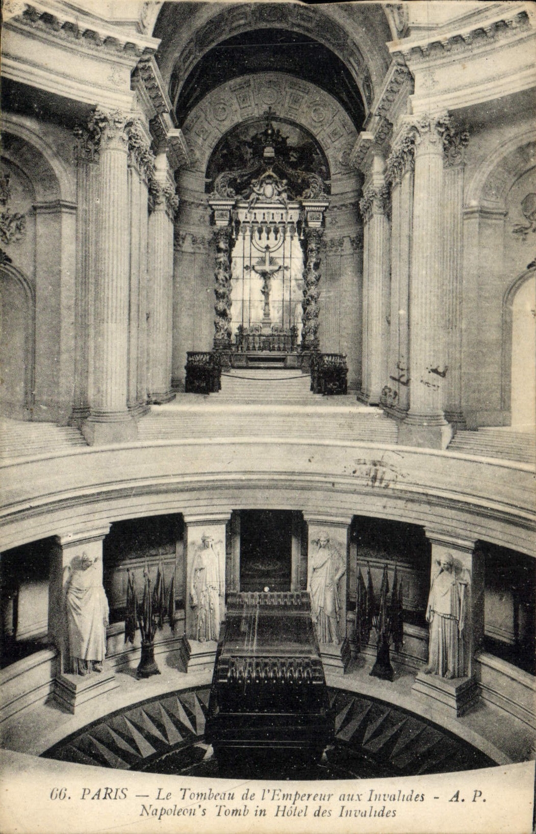 CPA Paris Le Tombeau de l'Empereur aux Invalides 